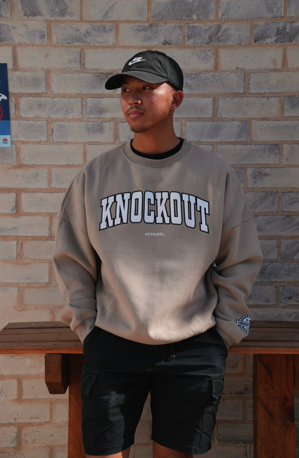 COLLEGE CREWNECK - BEIGE/WHITE